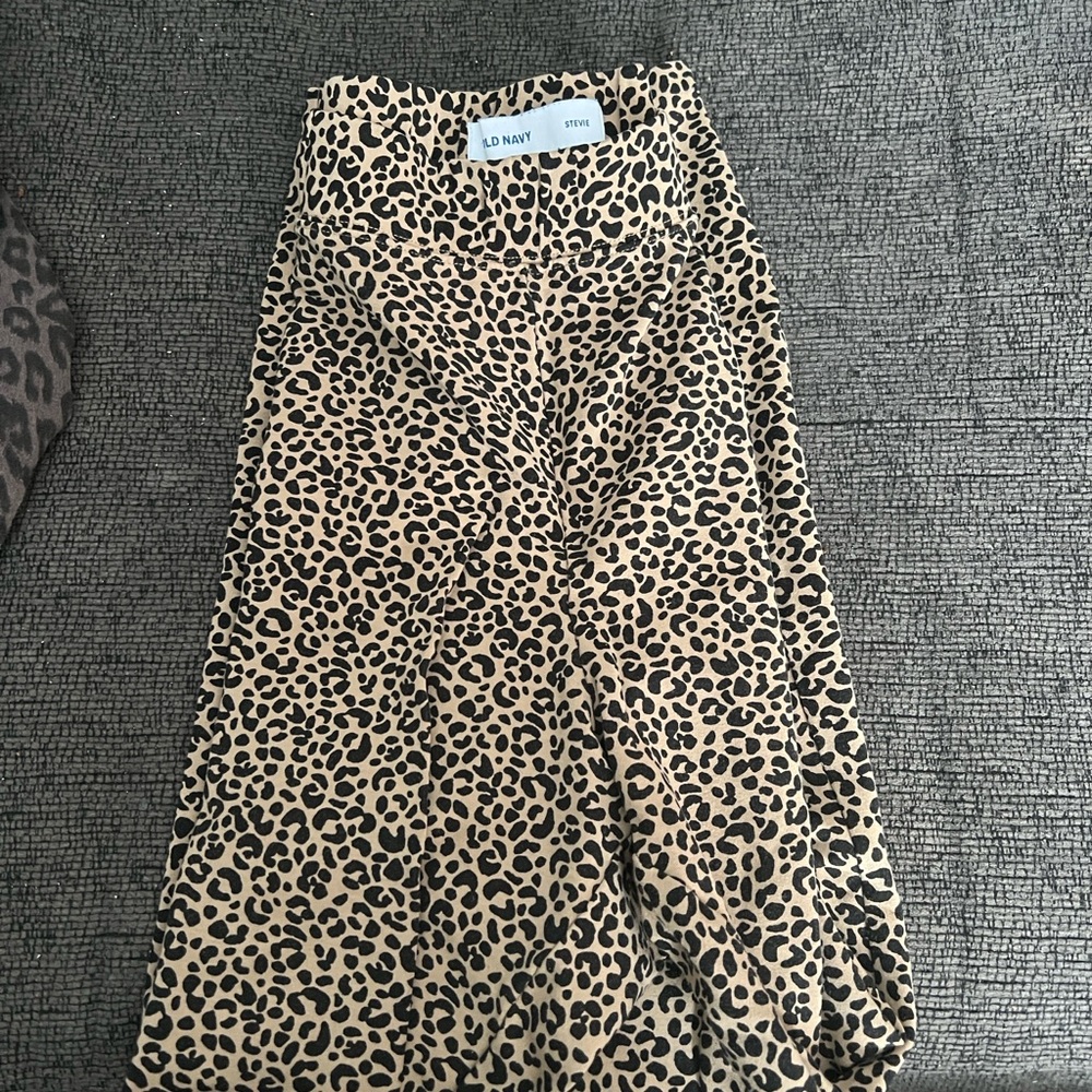 Old Navy Leopard Print cute comfy leggings in Black and Tan